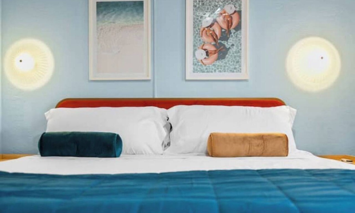 North Beach Hotel | #03 Unit in Mid-century Art-Déco Building KingBed EnSuiteBath Steps>Beach PetsOK