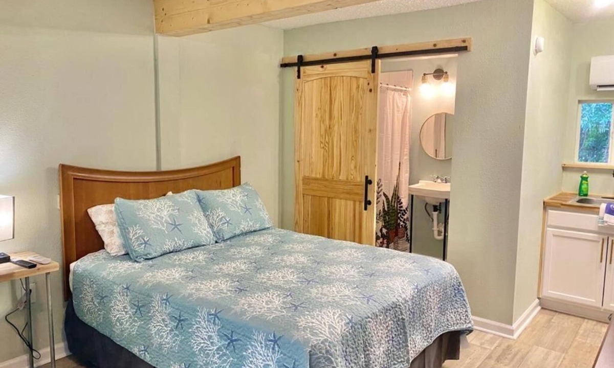 Panacea Apartment | 09) Queen Kitchenette by the Bay