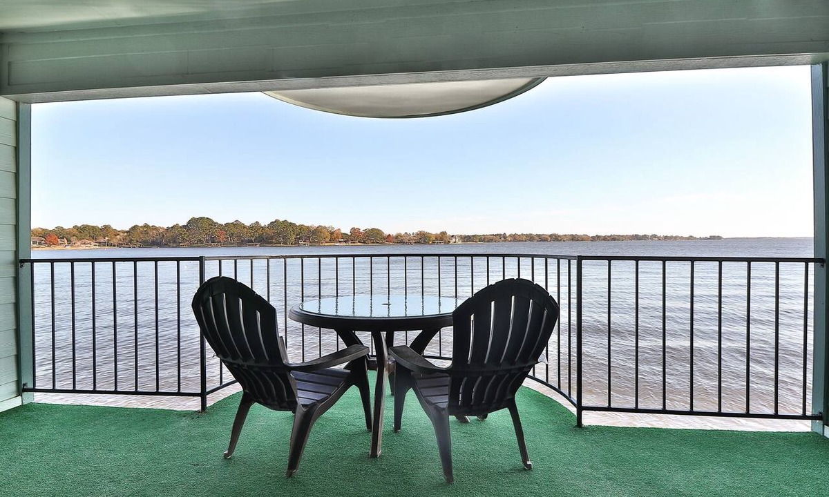 Seven Coves Condo | 1 Bedroom with Private Waterfront Balcony