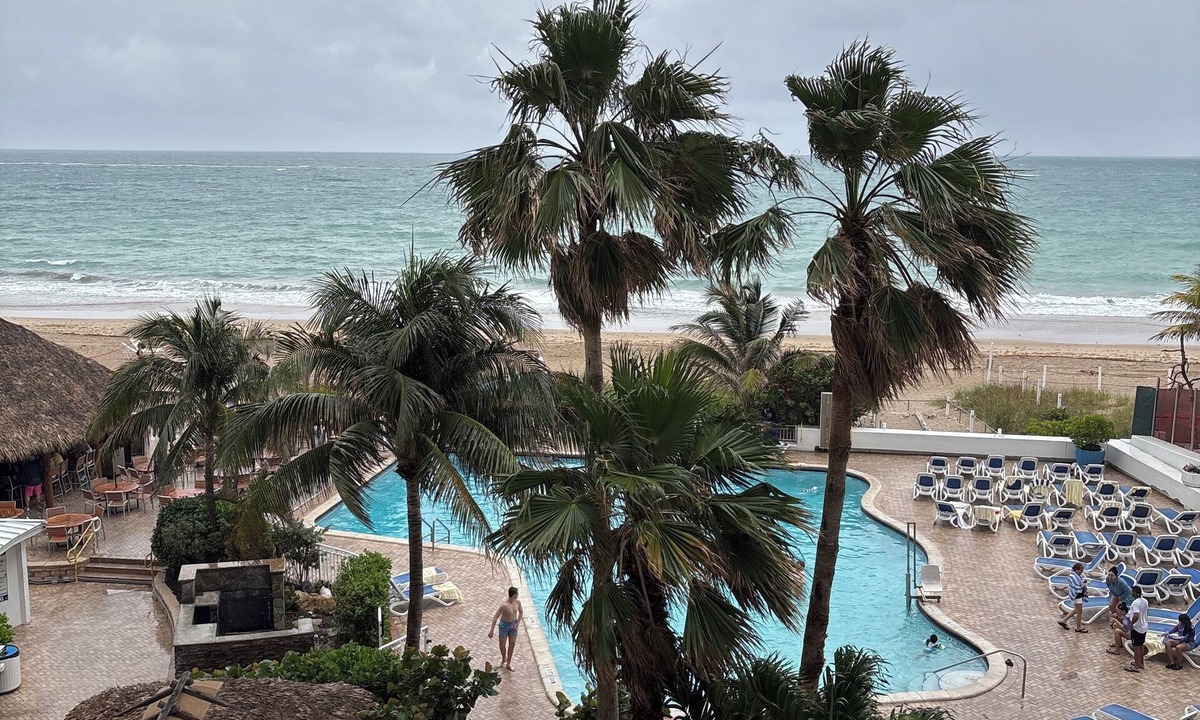 Galt Mile Hotel | 1. Direct ocean view with balcony. Wonderful and unique view.Beach Tiki bar