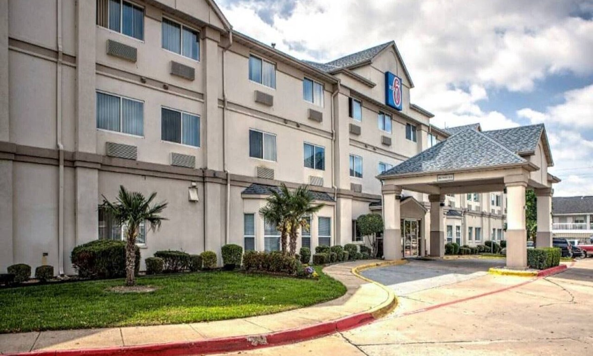 Dallas Apartment | 1 King Bed|Mobil Access Tub,Nsmk