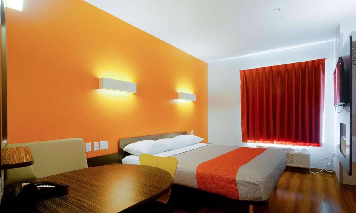 Midland Apartment | 1 King Bed | Non-Smoking, Shower
