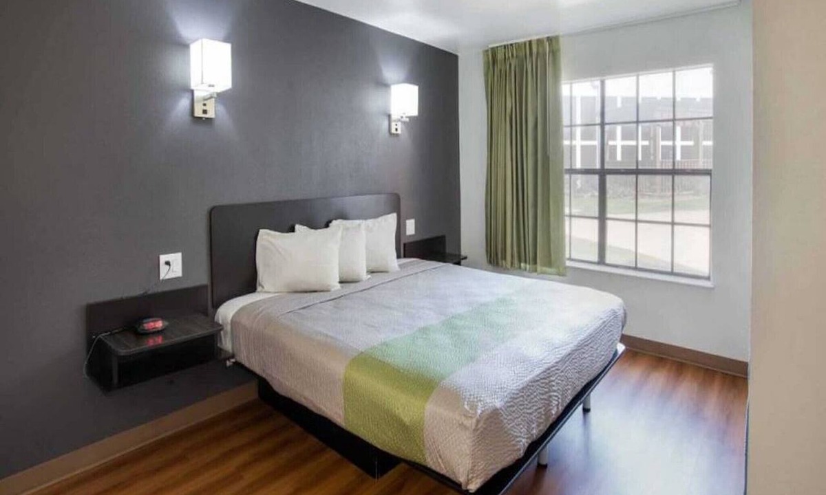 Dallas Apartment | 1 King Bed|Suite,Smk,Sofa-Bed