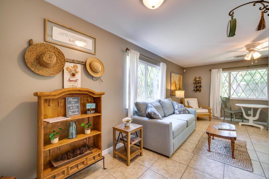Mount Dora House | 1 Mi to Lake Dora: Cottage w/Shared Yard & Patio!