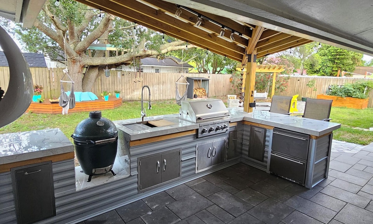 Atlantic Beach House | <1 mi. to the BEACH! 2bed/2ba with Office! Summer Kitchen/Patio/Firepit/Gym!