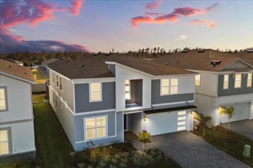 Four Corners House | 10 Bd 9 Ba Windsor Cay 16215 Cc