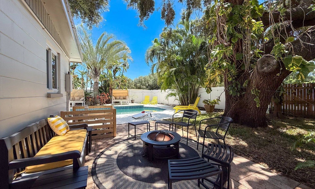 Walsingham House | 11083 106th Ave