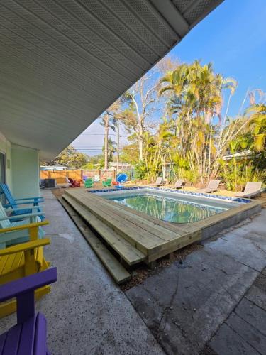 Madeira Beach House | 12Guests-HeatedPool-LessThan1MileFromBeach-6BR-3B-Games