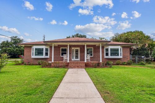 East Hill House | 1585 E Blount St