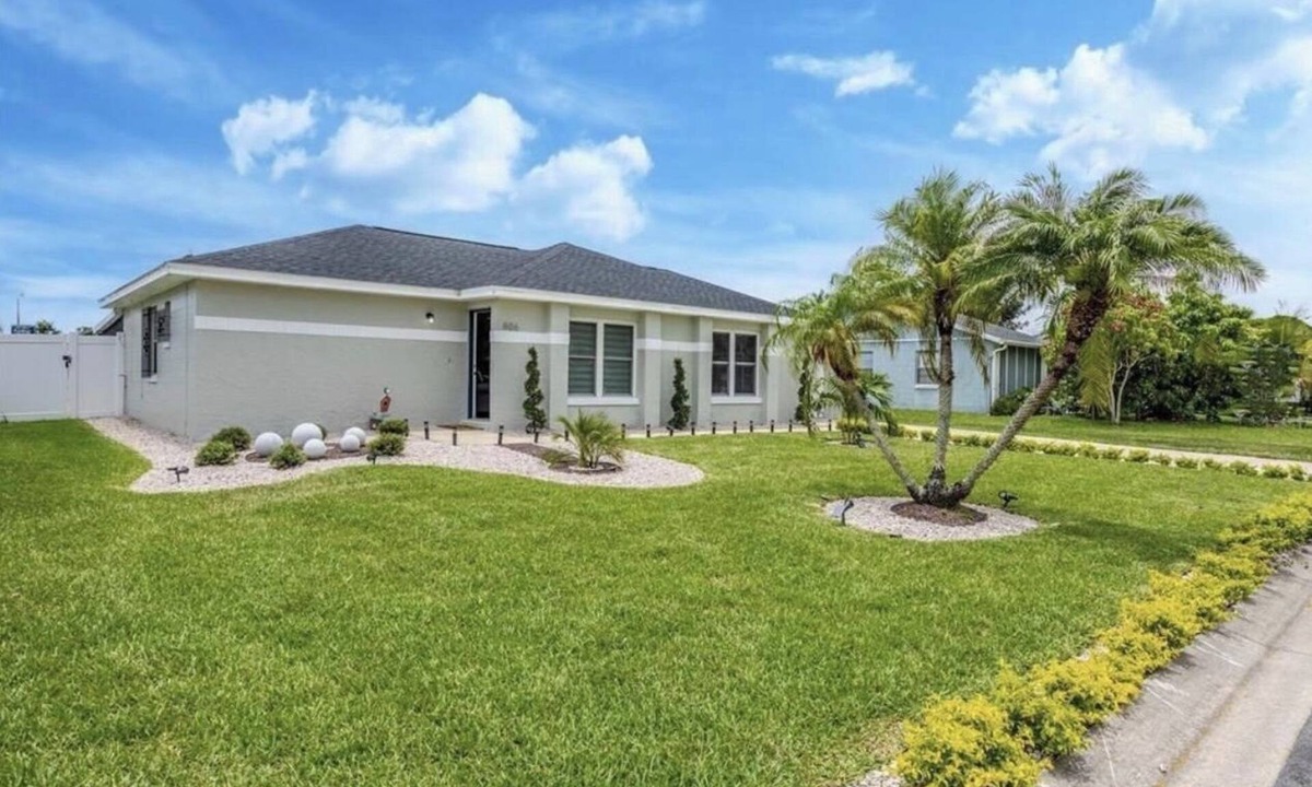 Buena Ventura Lakes House | 17 mins to Theme Parks, Your All in One Stay with Heated Pool
