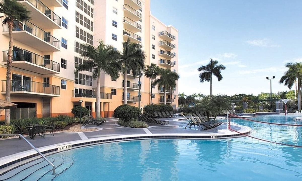 Survey Creek Condo | 1br Mini Golf, Fishing, and Beach Fun! Areca Palm