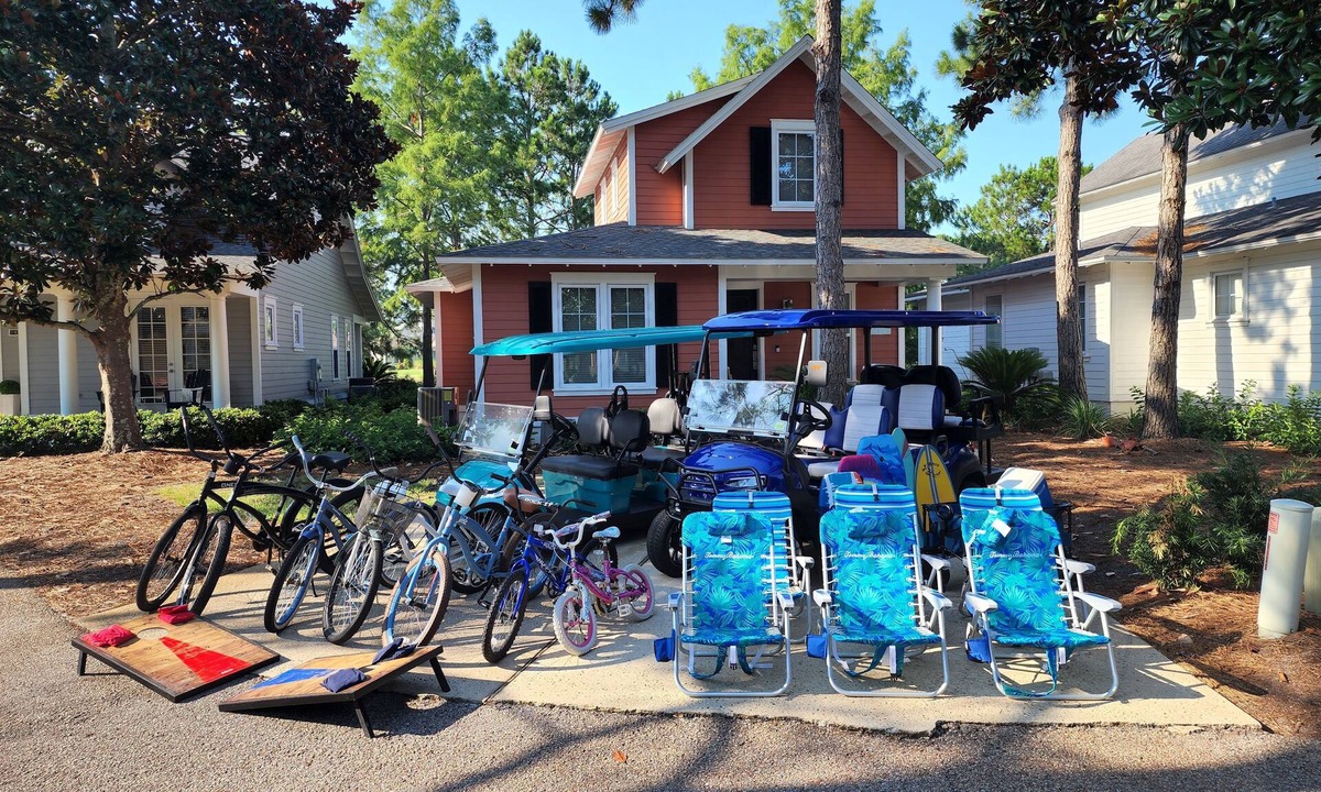 Laurel Grove House | 2 - 6 Seater Golf Carts, 5 Adult 2 Kid Bikes, 8 Beach Chairs, Picturesque Views!
