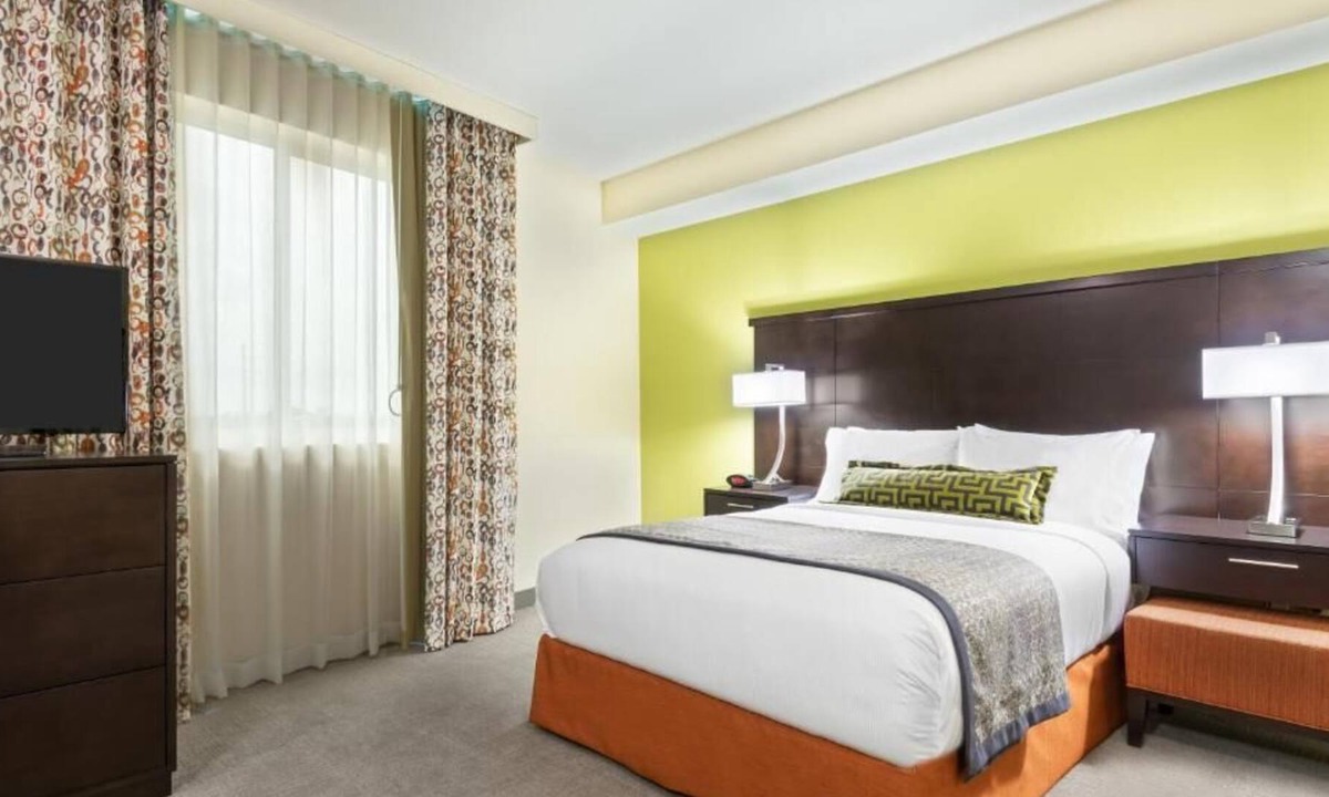 Seybold House | 2 Attractive Units w/Kitchen Near Magic City Casino, Pet Friendly, Shuttle, Pool