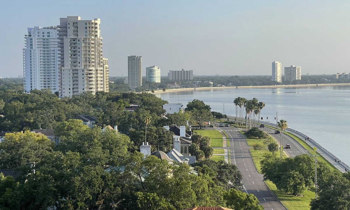 Bayshore Beautiful Condo | 2 Bd/2 Ba Bayshore Blvd Condo - 10th Floor Bay & City views - Newly Renovated