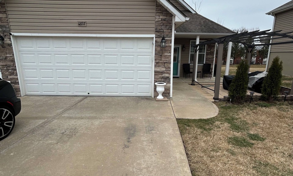 Independence Condo | 2 bdrm - Condo in Independence, MO close to Chiefs stadium/World Cup, coolAC,