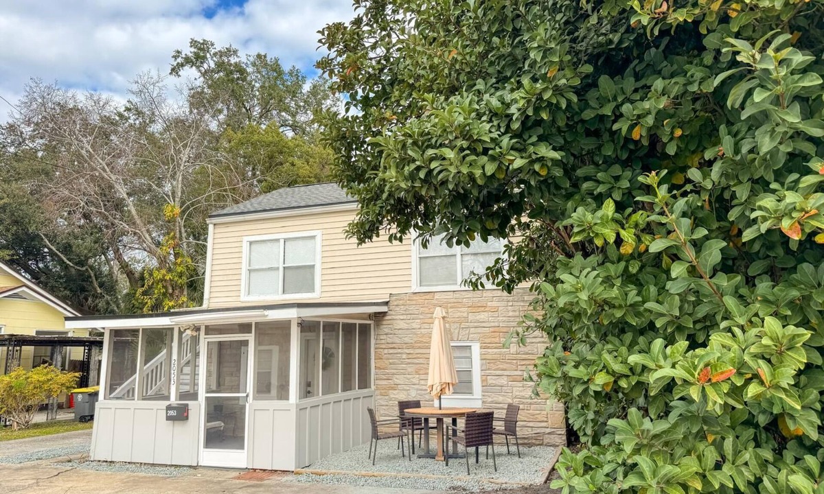 Southbank Apartment | 2-bedroom apartment in perfect Jacksonville with cool AC