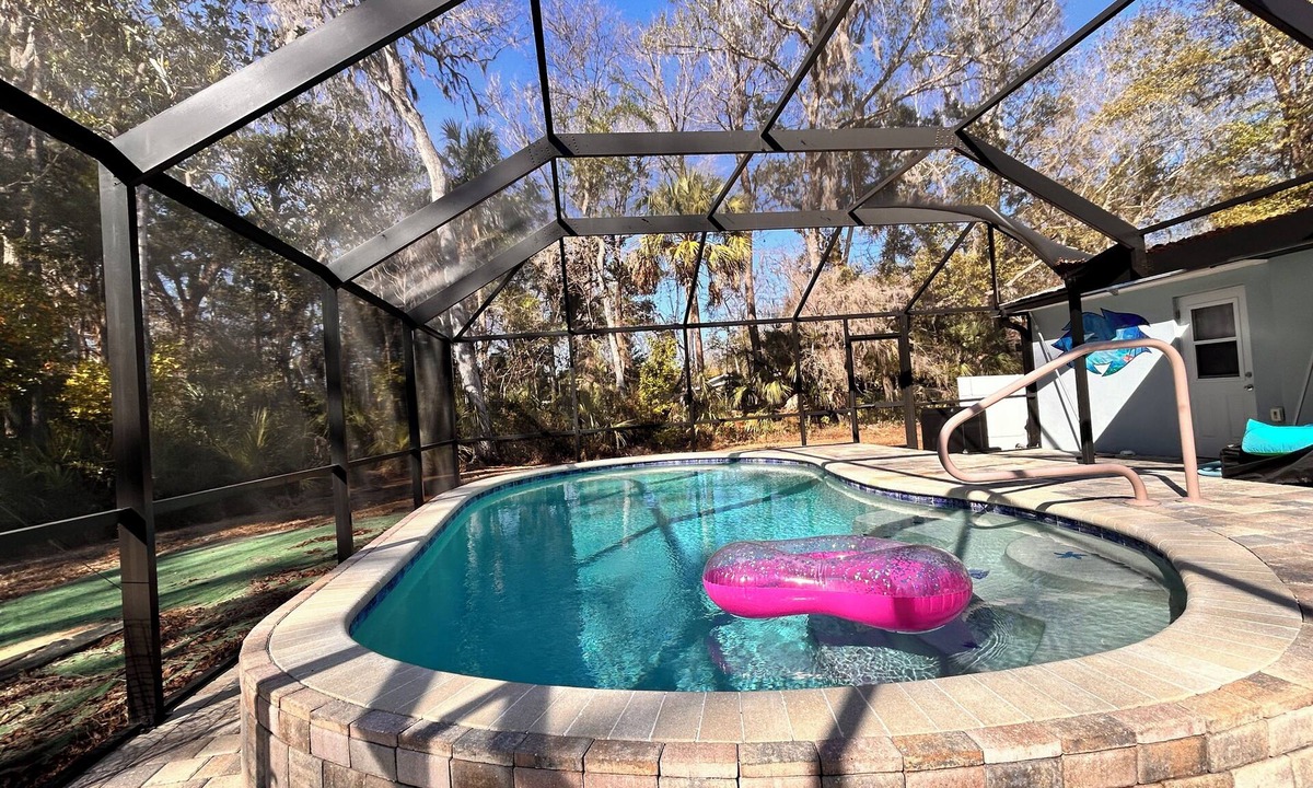 Homosassa House | 2-bedroom house w/pool in the heart of old Homosassa!