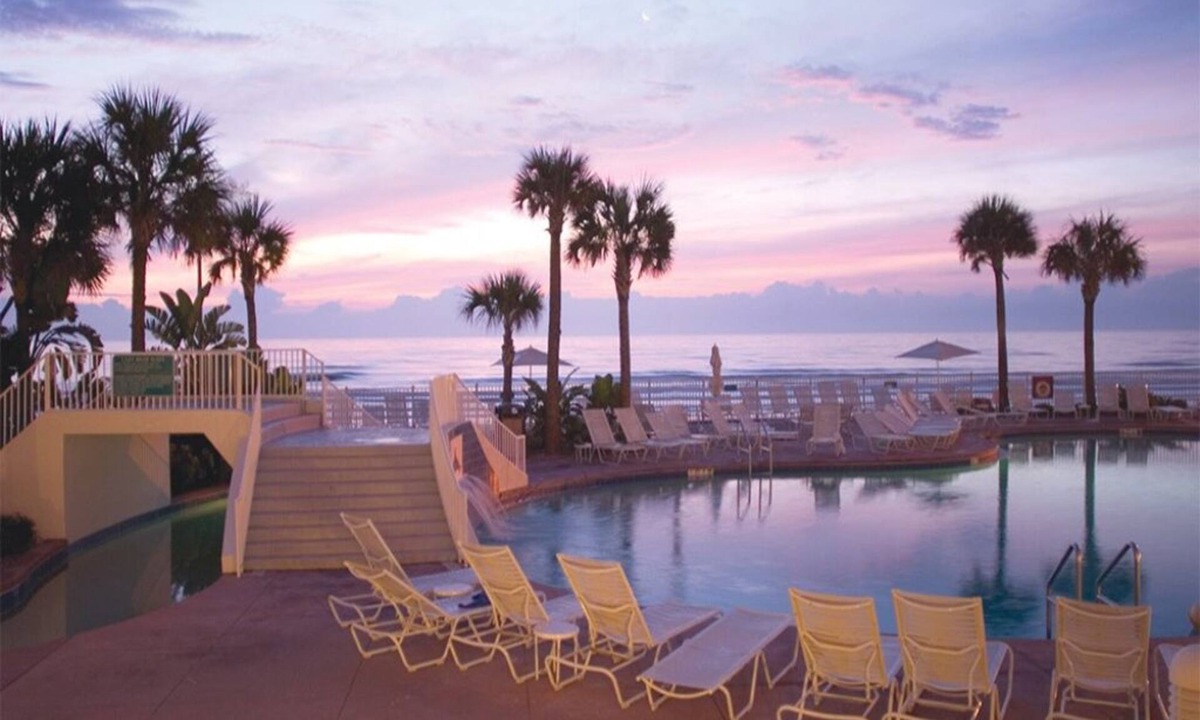 Seabreeze Historic District Condo | 2 Bedroom Lockoff Suite on Daytona Beach! 2 Living Areas, 2 Kitchens!