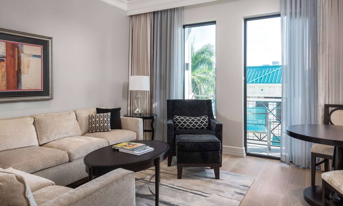Old Naples Hotel | 2-Bedroom Suite at a 4⭐️ Hotel