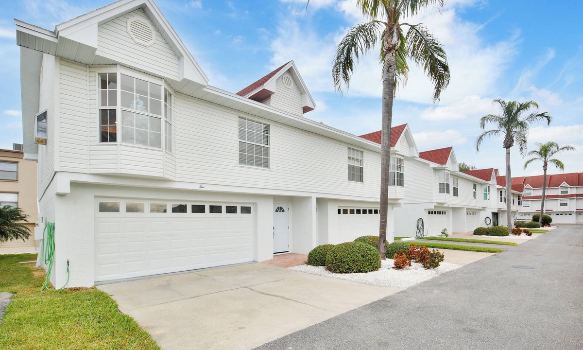 Indian Shores House | 2-bedroom townhome in pleasant Indian Shores with pool