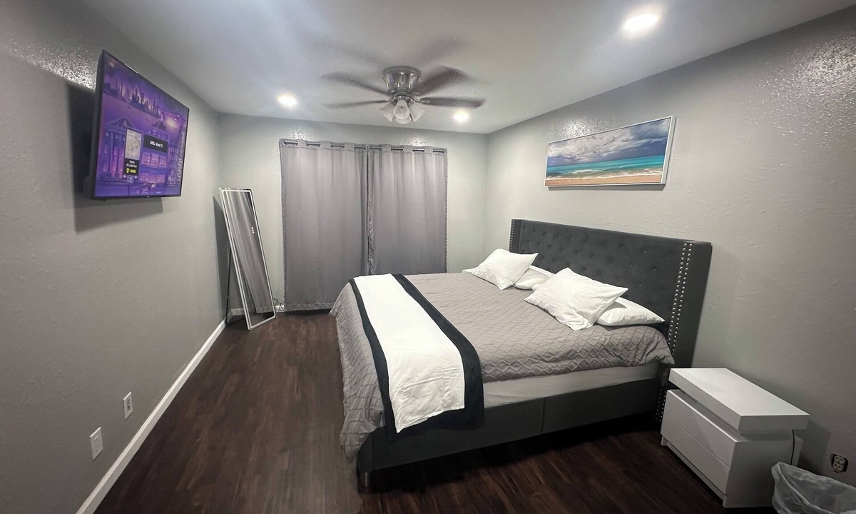 Midland Apartment | 🏡 2 bedrooms, 1 bathroom 🛁 cozy, modern apartment. With sofa bed 🛋️