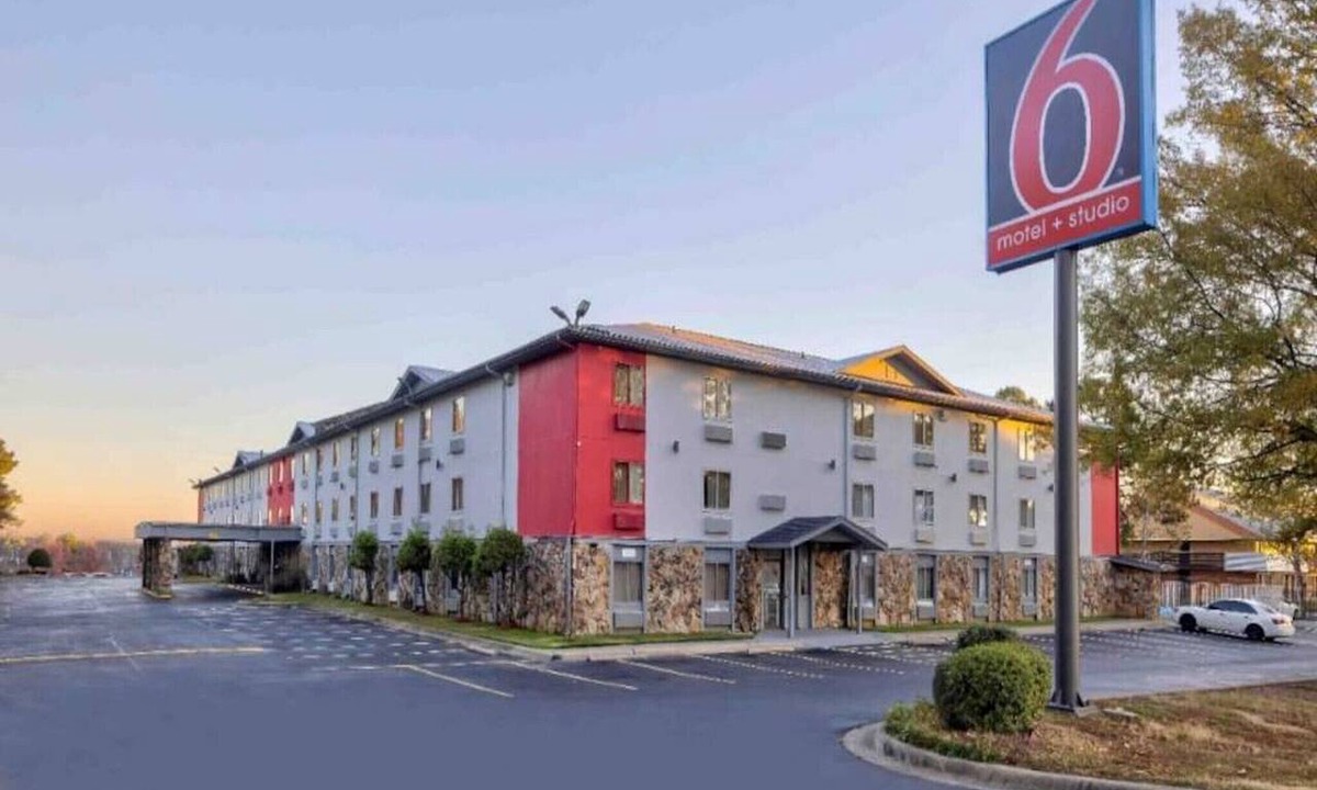 Little Rock Apartment | 2 Full Beds|Smoking,Kitchen