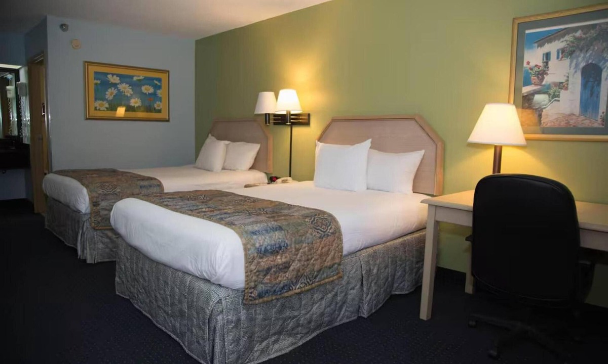 Mary Esther Hotel | 2 Group Friendly Rooms w/Free Parking | near Wild Willy's Adventure Zone