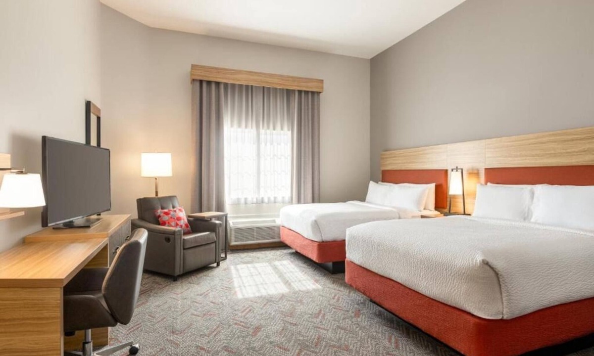 North San Antonio - SAT Hotel | 2 Inviting Rooms Close to Local Charm – Perfect for Couples Exploring Houston