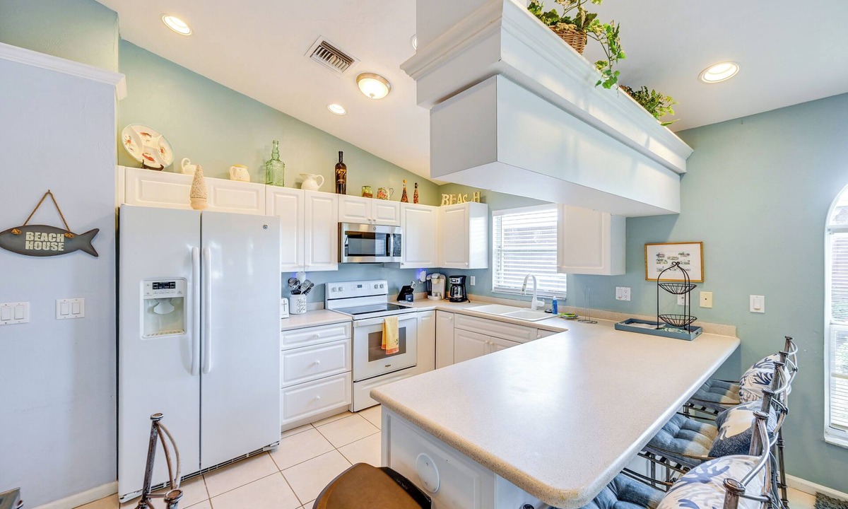 Naples Park Cottage | 2 Mi to Beach: Naples Home w/Pool!