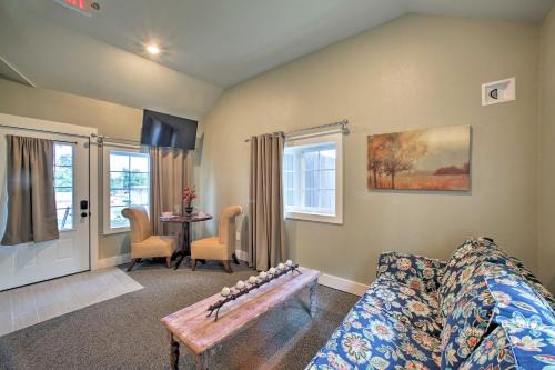Downtown Branson House | 2 Mi to Branson Strip: Cozy Cottage w/Fire Pit!