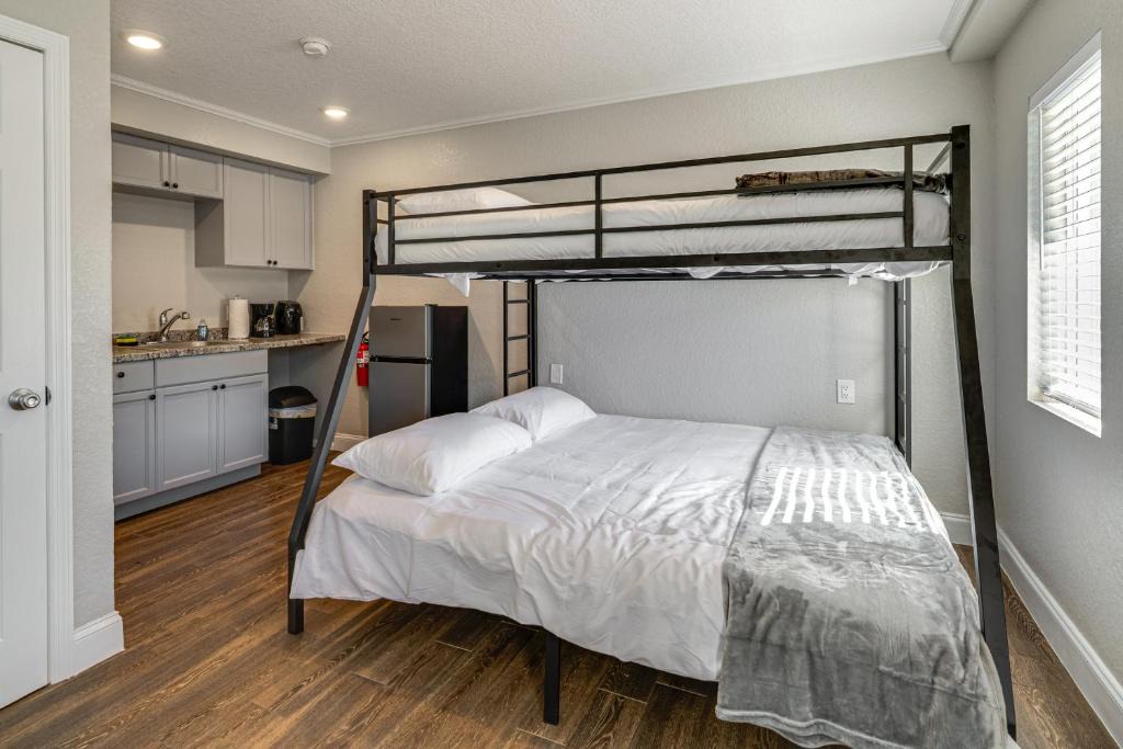 Homosassa Apartment | 2 Mi to Chassahowitzka River! Cozy Resort Studio