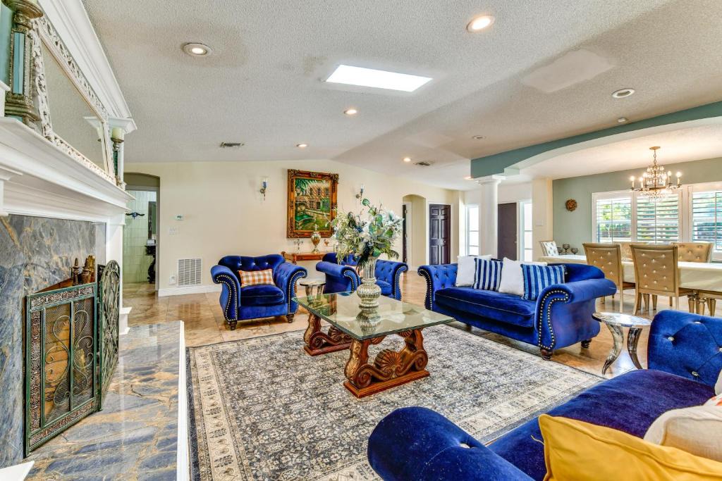 Desoto Acres House | 2 Private Pools! 2-Acre Retreat Near Dtwn Sarasota