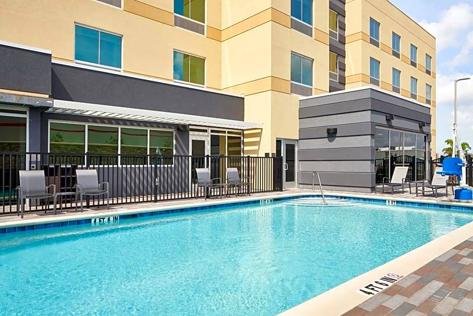 Riverview Hotel | 2-Star Hotel ∙ Fairfield Inn & Suites Tampa Riverview