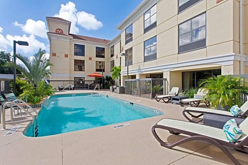 Downtown Dunedin Hotel | 2-Star Hotel ∙ Holiday Inn Express Hotel & Suites Clearwater North/Dunedin