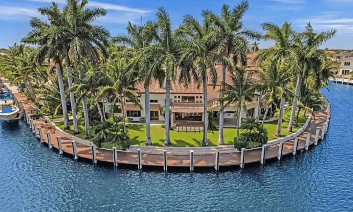 Lighthouse Point Villa | 20 Million Mansion - Lagoon Coastal Bliss Retreat Dog Friendly