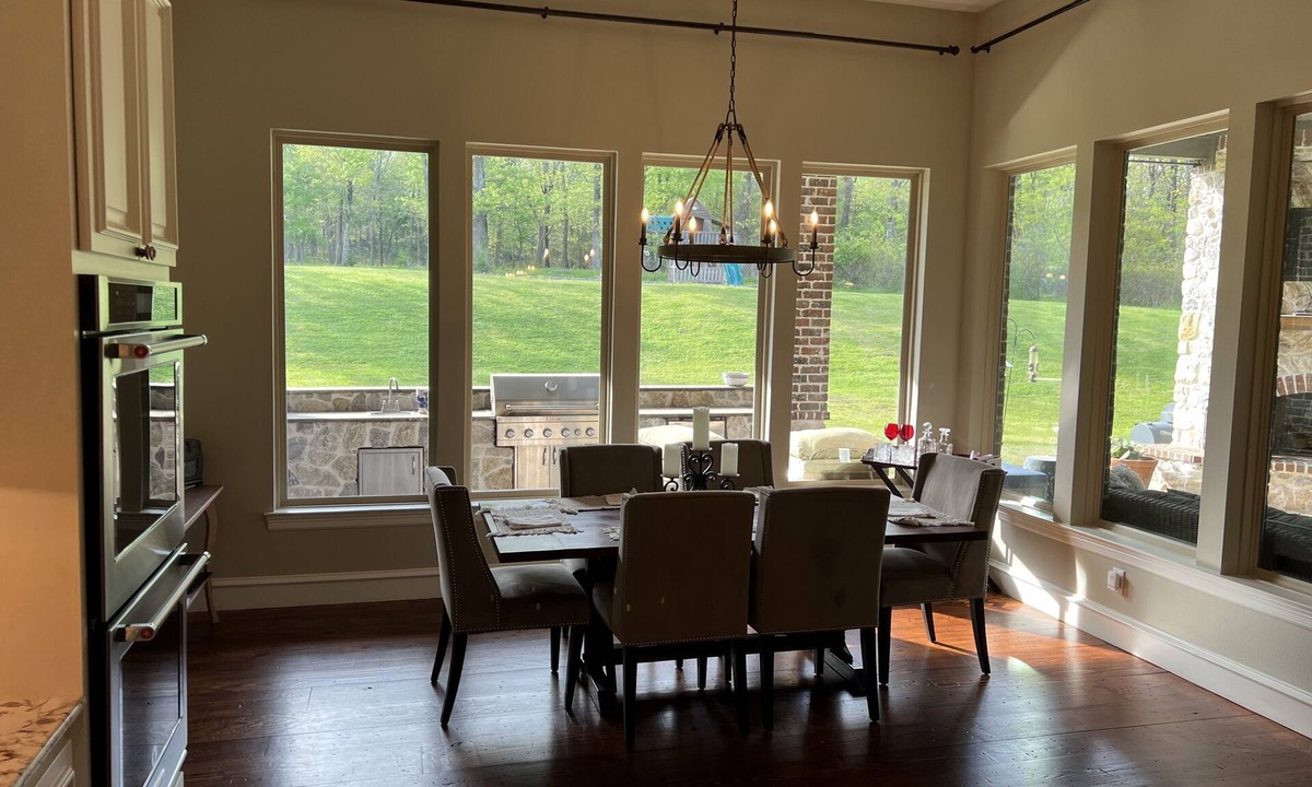 Sulphur Springs House | 2024 Solar Eclipse Point of Totality! 4000 sq ft, 4 BR, 5 Bath, 3 acres