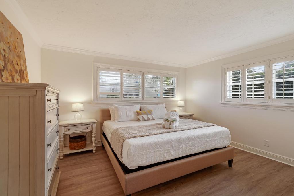The Cove House | 22 salt water pool home with king beds