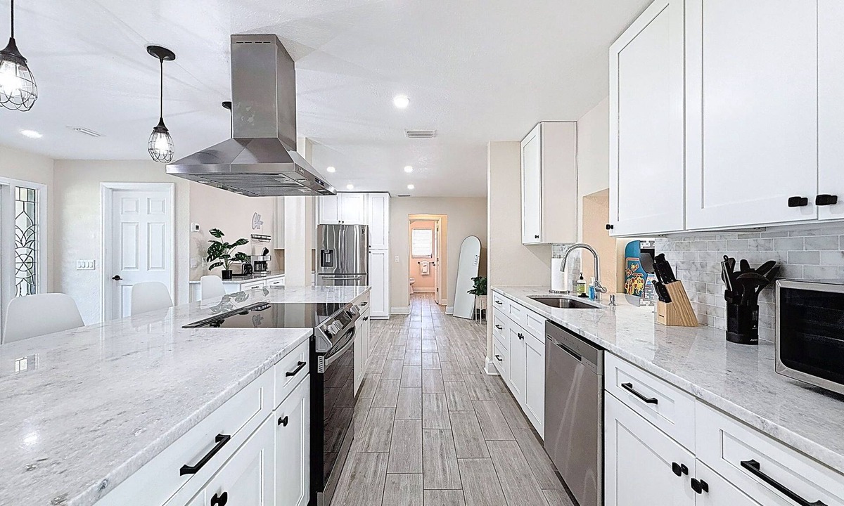 Barrington Hills Cottage | 2631 Cedarglen Drive