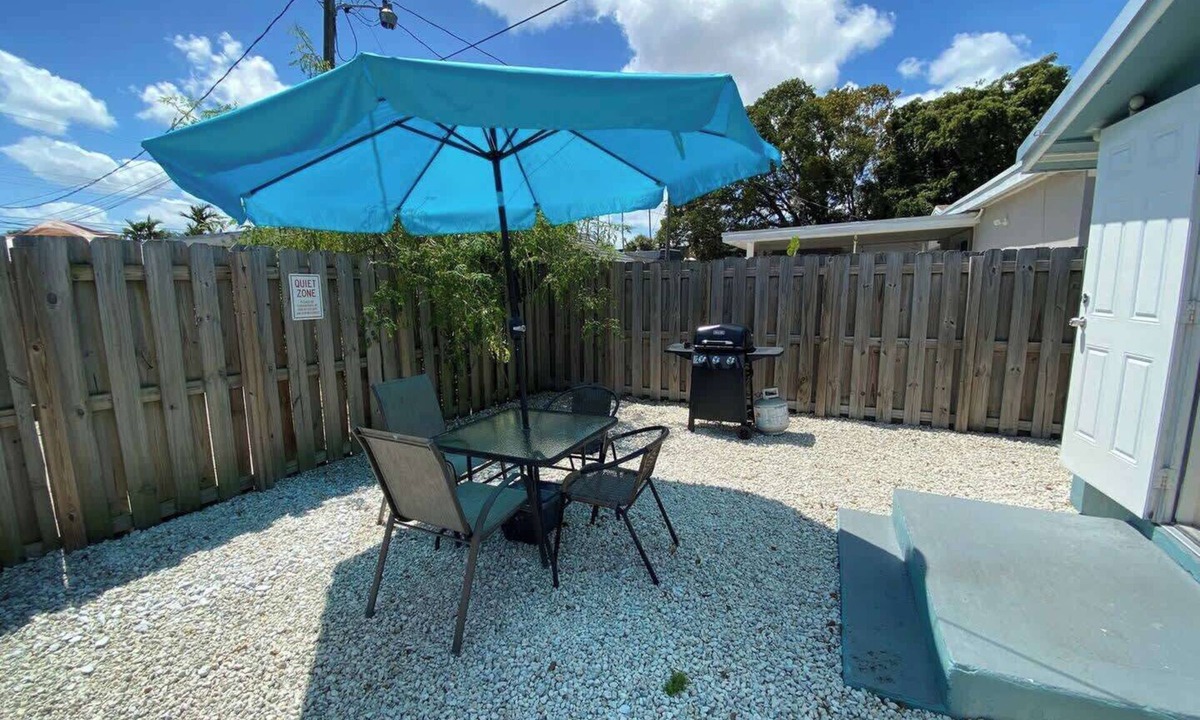 Highland Garden House | 2908 Hollywood by Dream Vacation
