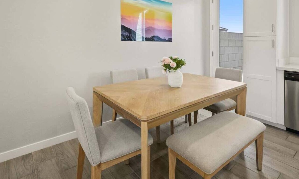 Glendale Apartment | 2B2B Free Parking & Premium Beds