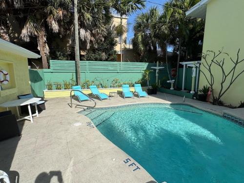 Parsuns To Cocoa Beach House | 2BR 2 BATH Cottage Steps to Beach & Downtown w pool