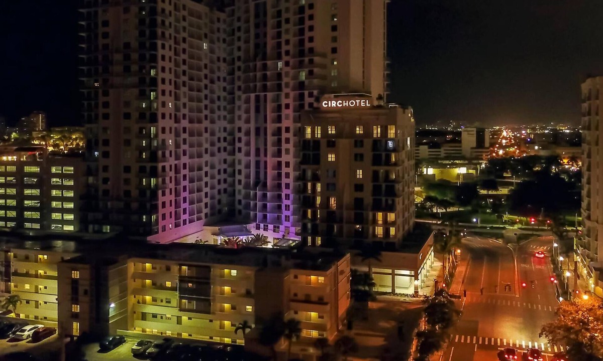 Downtown Hollywood Apartment | 2BR Condos at The Circ by Hosteeva