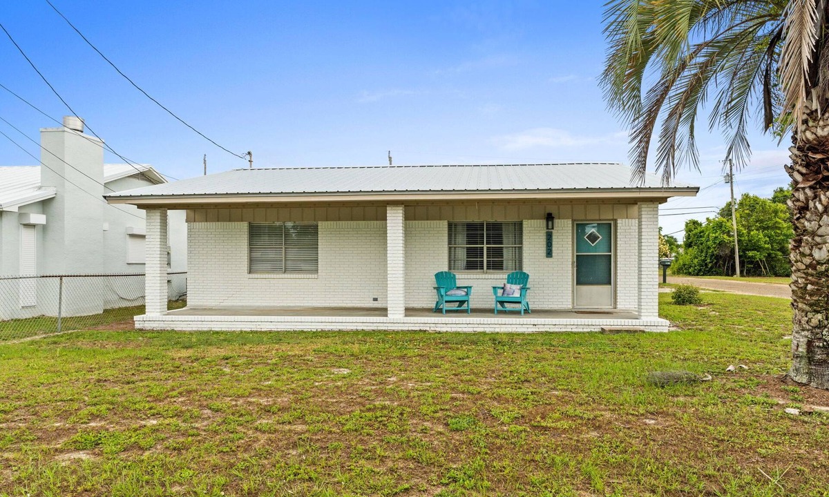 Laguna Beach House | 2BR Sleeps 7 Pet Friendly 1 Block To Beach