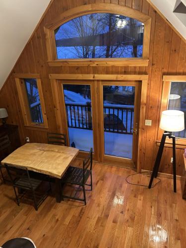 Almont House | 2BR Waterfront Cabin 20 Minutes to Sunday River
