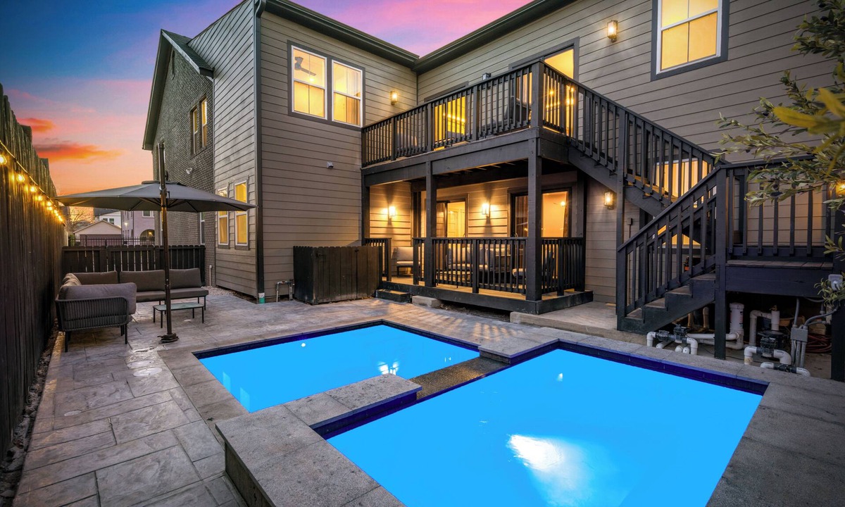 South Central Houston House | 2Linkd Homes | 9BR All Private Baths | Pool |Gated