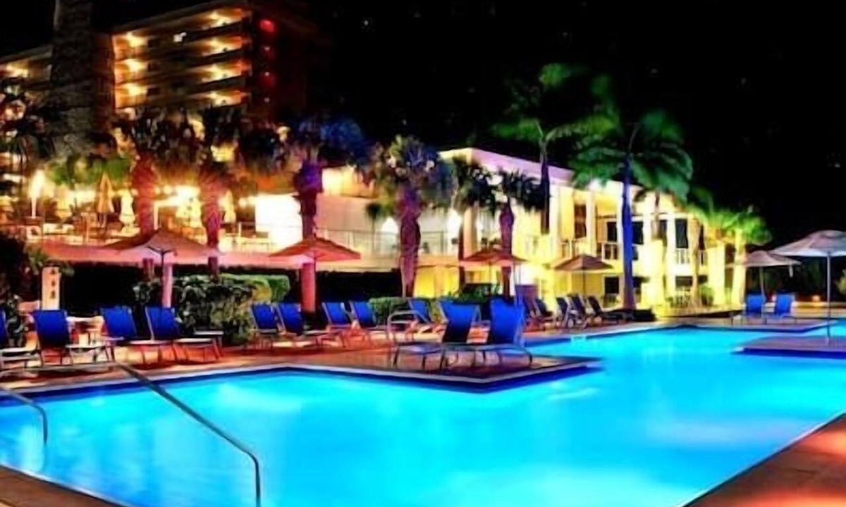 Marco Island Hotel | 3/3 Crystal Shores Beachfront Resort, Luxury, POOL