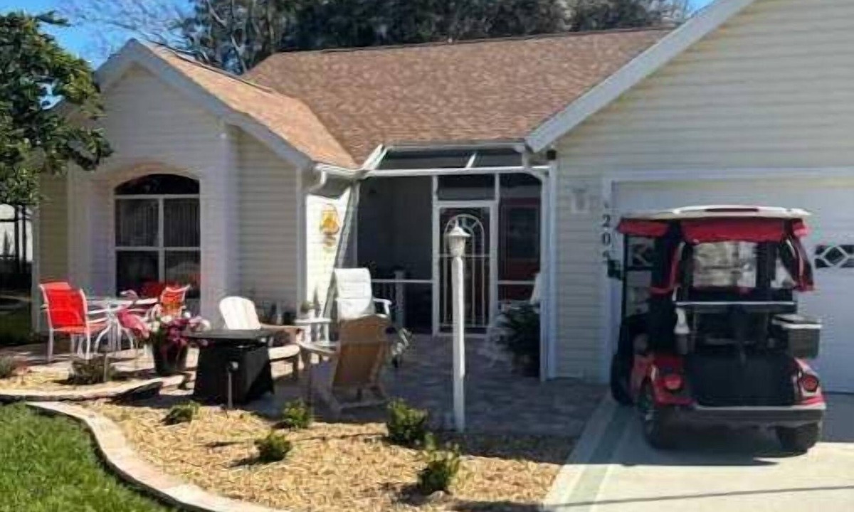 Mira Mesa House | 3 Bedroom 2 Bathroom sleeps 6 and includes golf cart - close to town squares