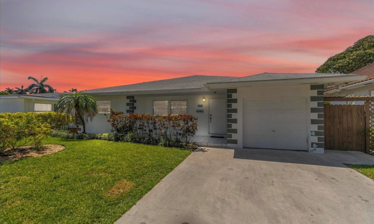 Hallandale Beach House | 3-bedroom house in brilliant Hallandale Beach with AC