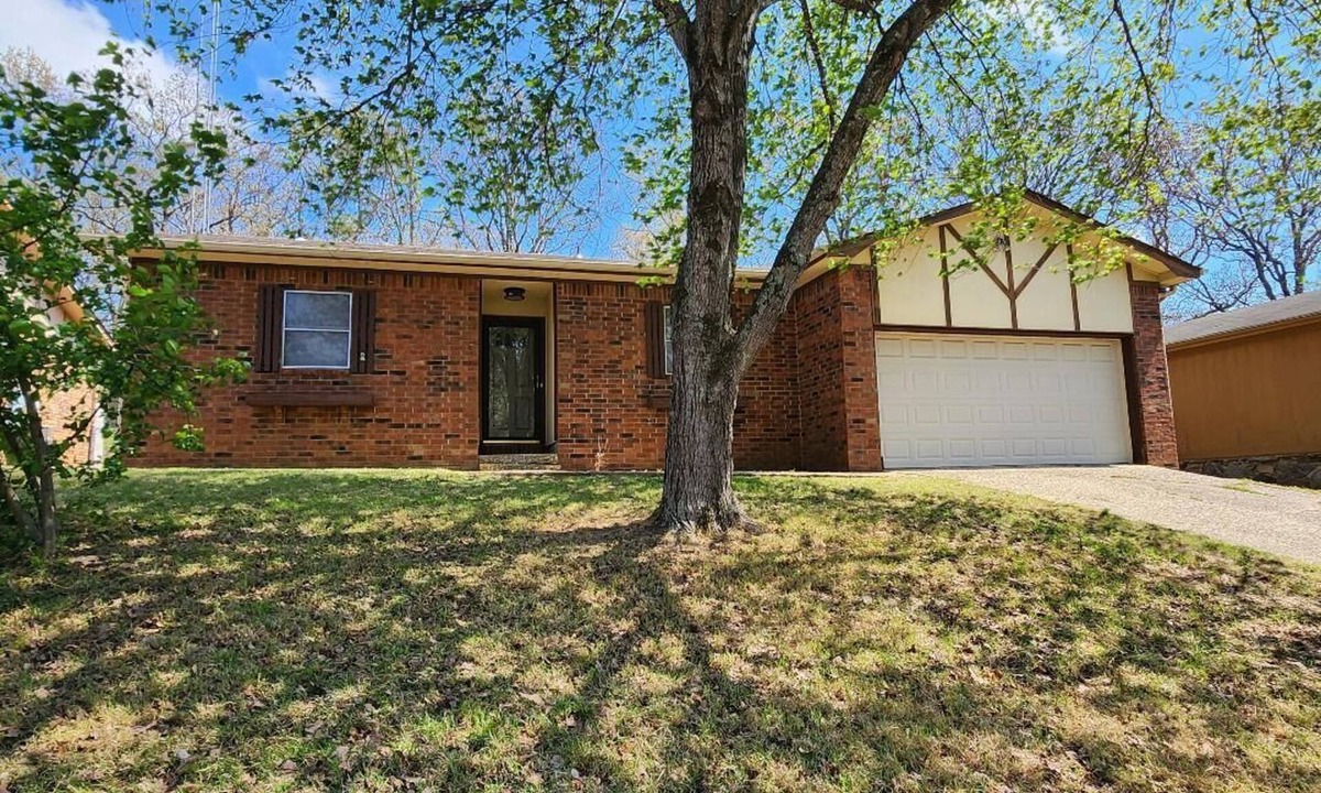 Sherwood House | 3-bedroom house in charming Sherwood. Very cozy and safe neighborhood