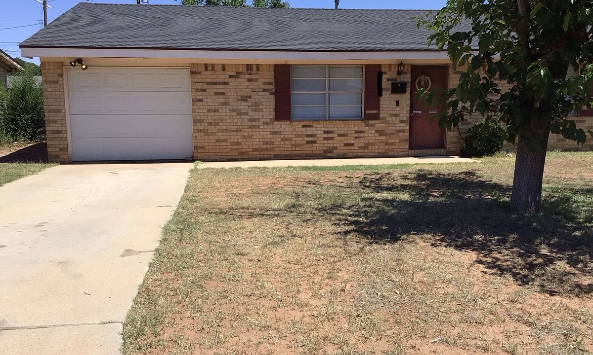 Midland House | 3-bedroom house in charming Midland with cool AC